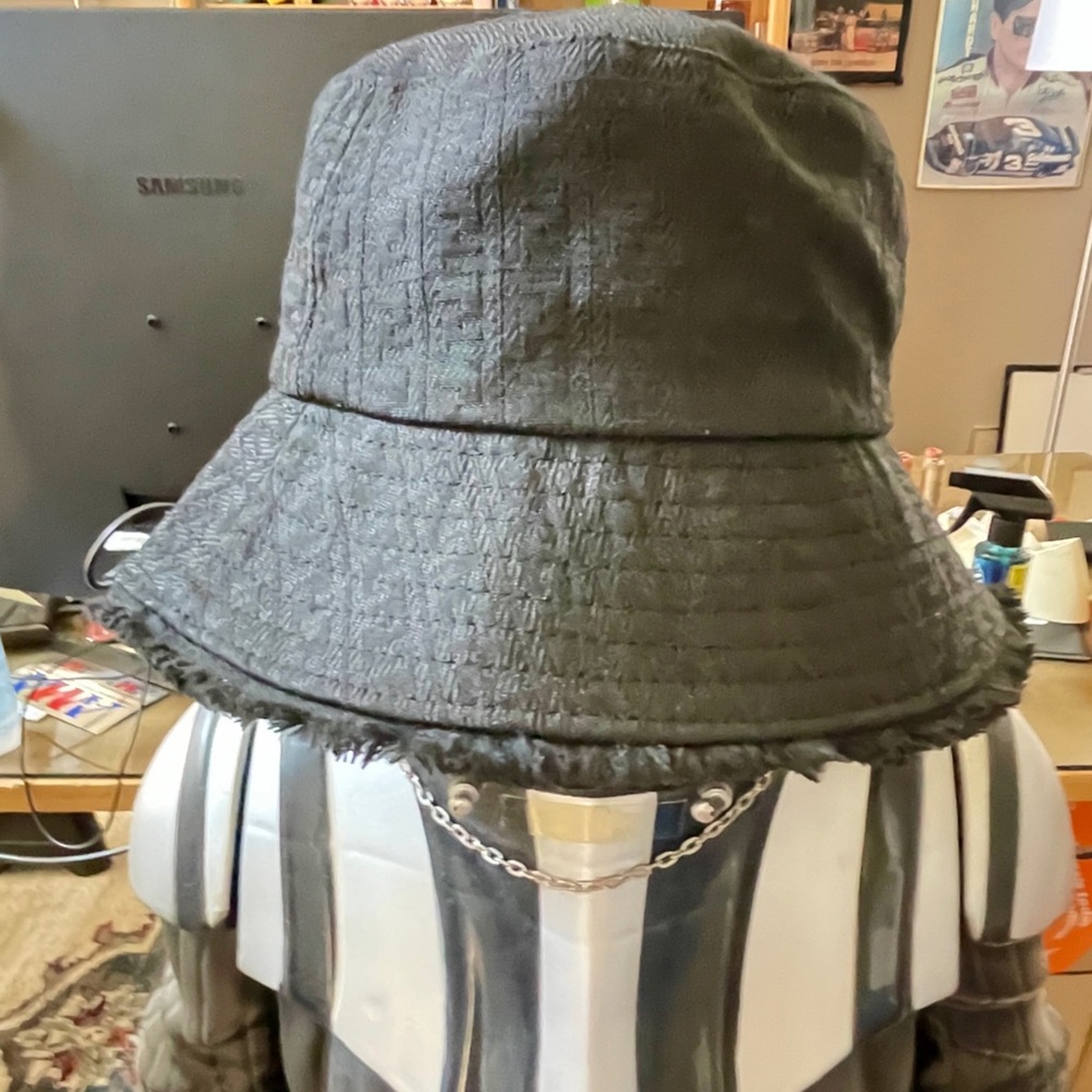 Fendi Black Bucket Hat Size Large